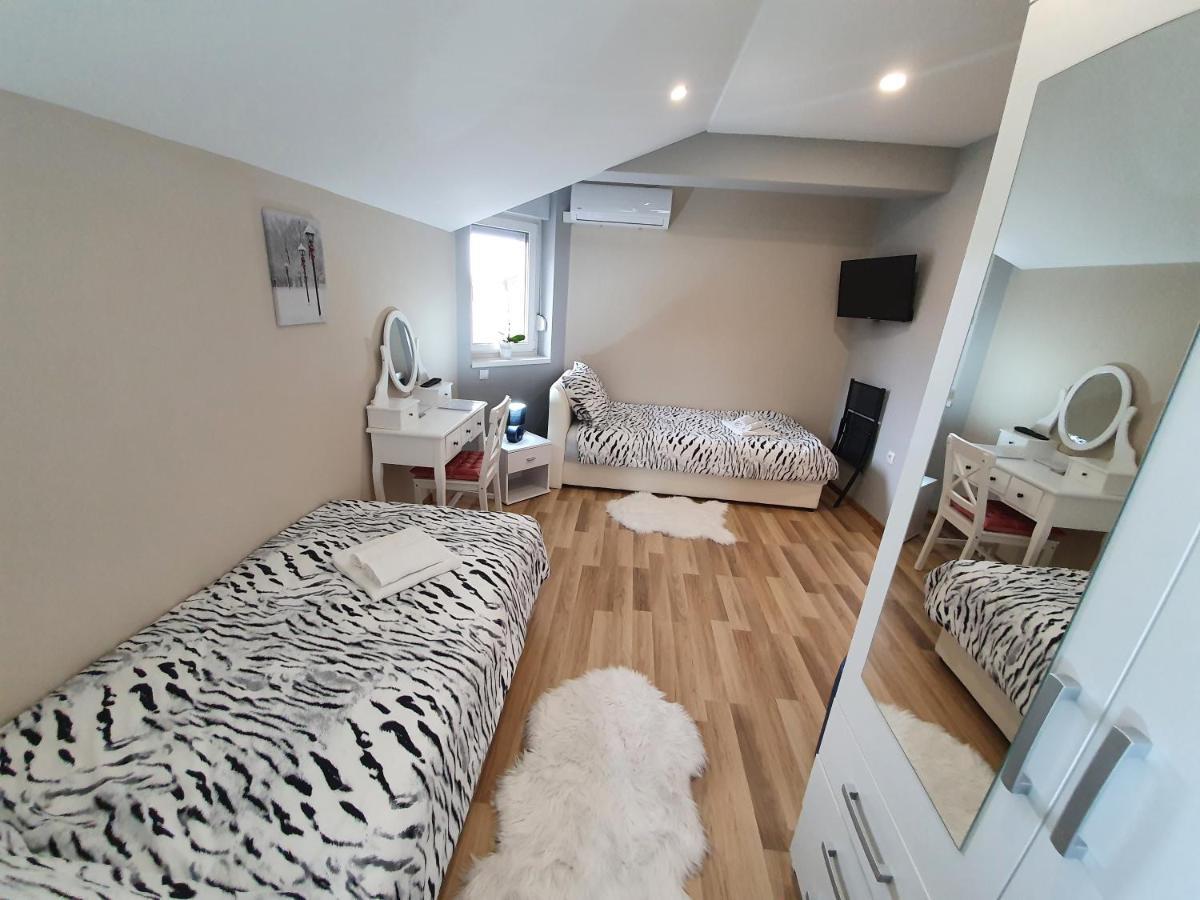 Apartman Bozur **** Satnica Dakovacka Εξωτερικό φωτογραφία