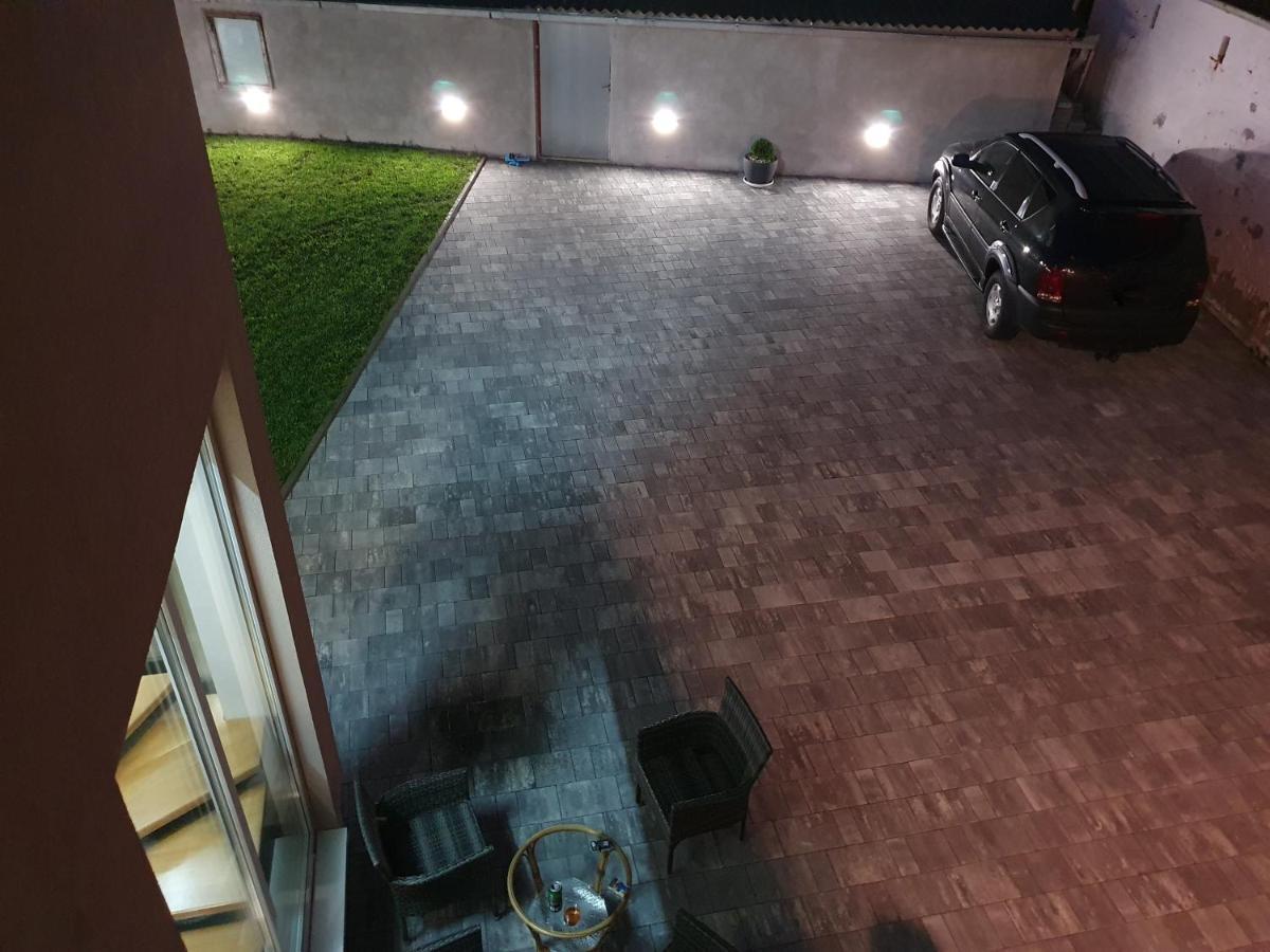 Apartman Bozur **** Satnica Dakovacka Εξωτερικό φωτογραφία