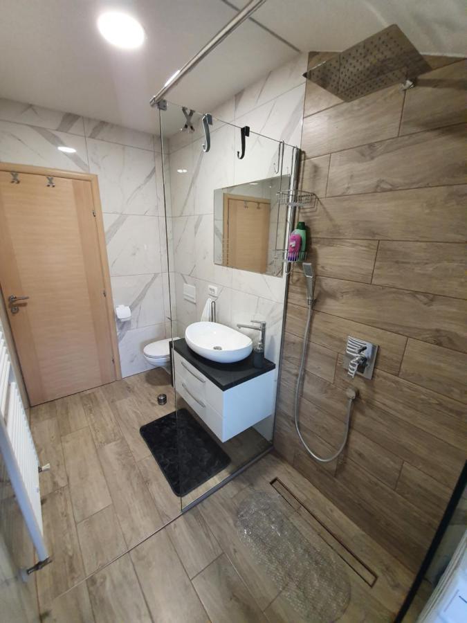 Apartman Bozur **** Satnica Dakovacka Εξωτερικό φωτογραφία
