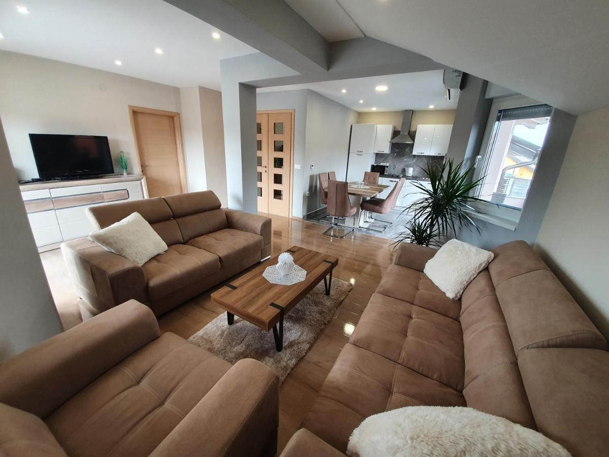 Apartman Bozur **** Satnica Dakovacka Εξωτερικό φωτογραφία