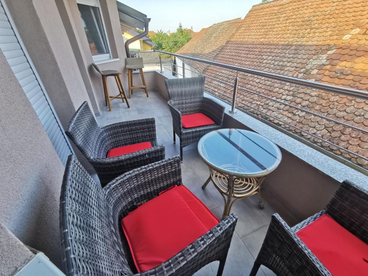 Apartman Bozur **** Satnica Dakovacka Εξωτερικό φωτογραφία
