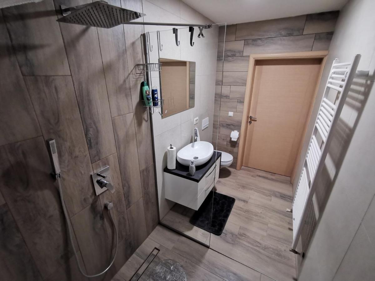 Apartman Bozur **** Satnica Dakovacka Εξωτερικό φωτογραφία